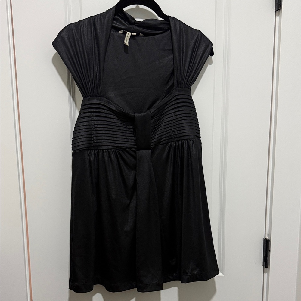 BCBGeneration Black Sleeveless Tunic top